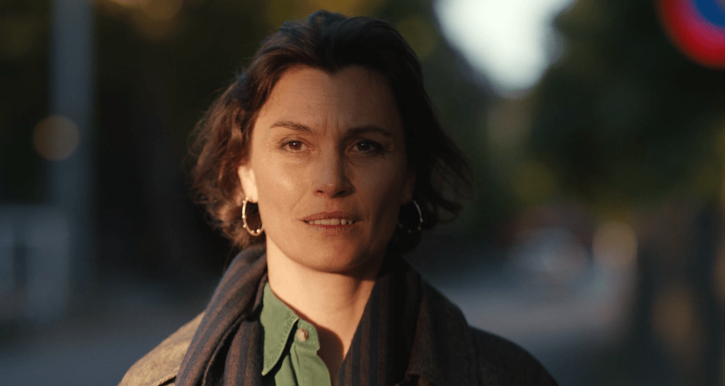 Scena del film Noi due sconosciuti con Lisa Loven Kongli