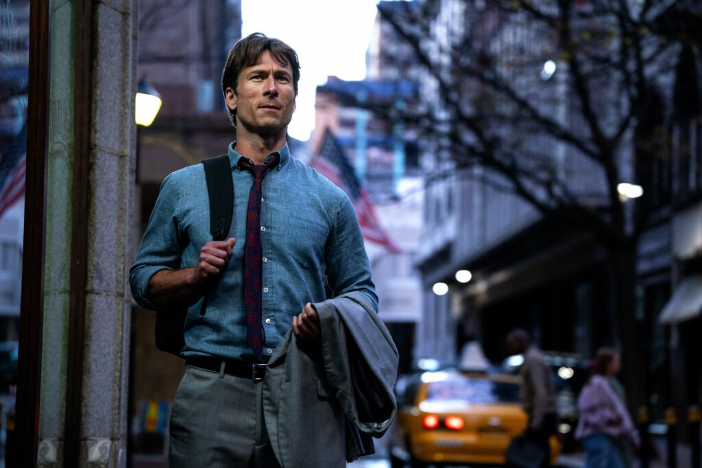Glen Powell in una scena di Ricchi...da morire- Delitti in Famiglia 