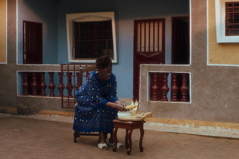 La protagonista del film La maison du vent in una scena del film